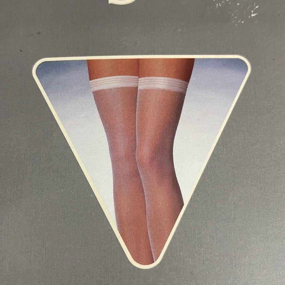 Hanes Vintage Thigh Hi Sandalfoot Stockings Sheer Medium/Tall Town Taupe New - Picture 3 of 16